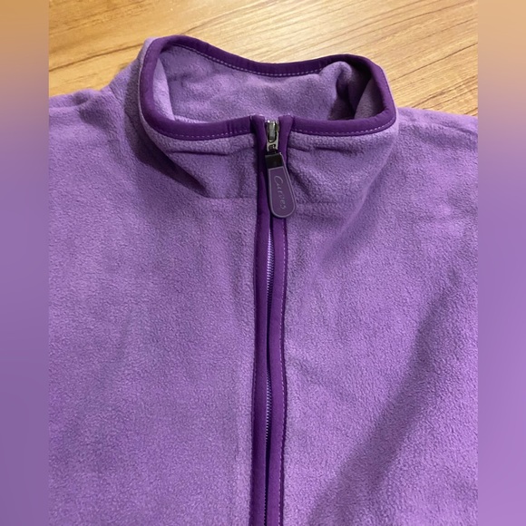 Woman’s Curves brand full zip vest - Picture 9 of 9